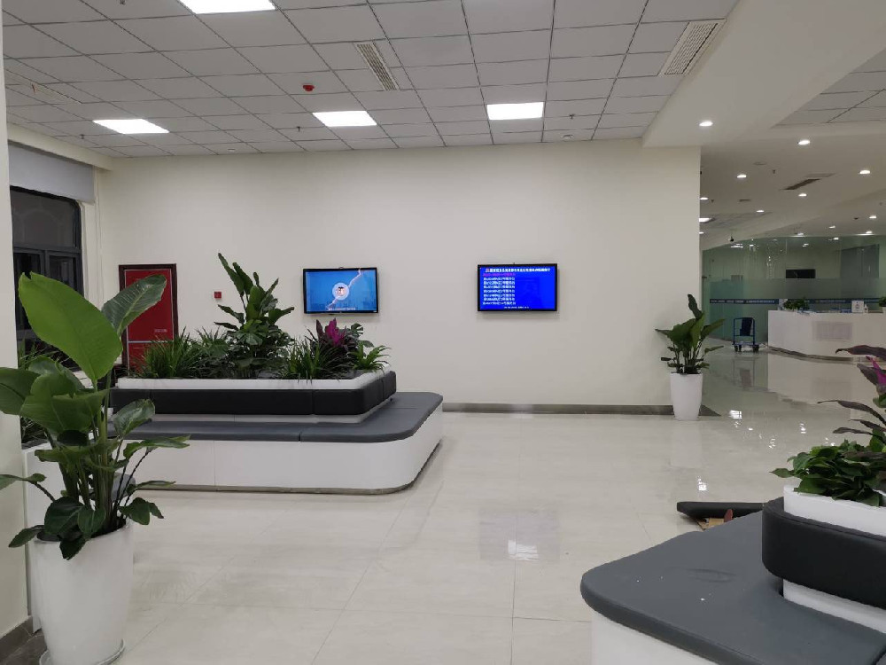 臨港政務(wù)中心排隊叫號機上線，助力政務(wù)大廳高效辦公。